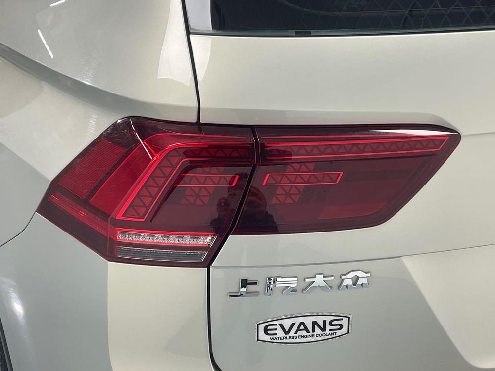 Volkswagen Tiguan L 2017 380TSI Automatic 4WD Luxury – фото 13