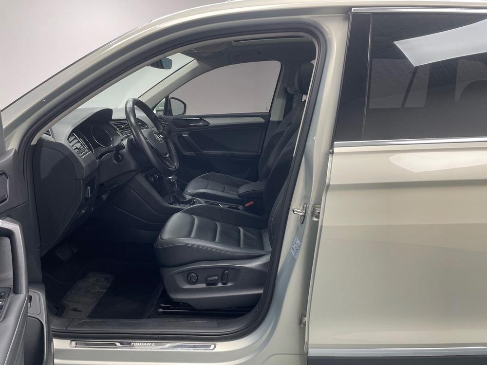 Volkswagen Tiguan L 2017 380TSI Automatic 4WD Luxury – фото 17