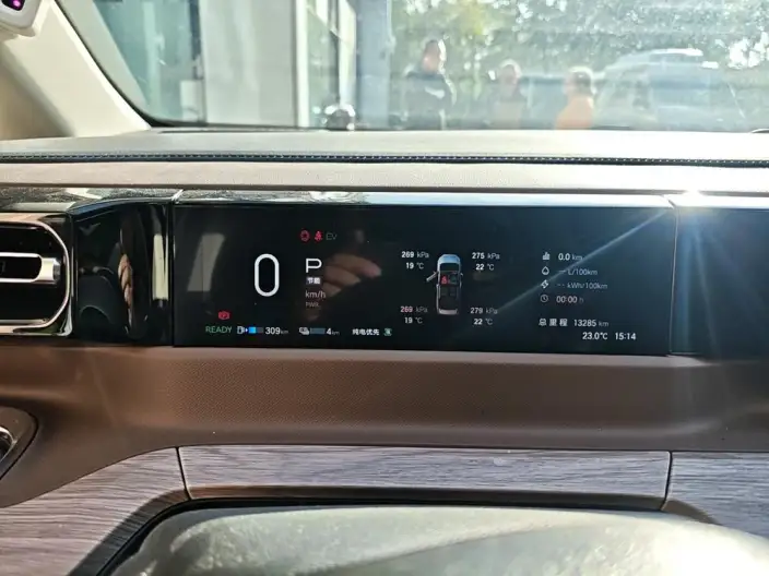 GAC Trumpchi E8 PHEV 2024 Model 2.0ATK 150km MAX Edition – фото 6