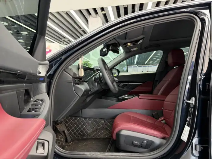 BMW 5 Series 2024 Model 525Li M Sports Set – фото 7