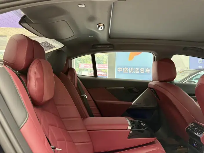 BMW 5 Series 2024 Model 525Li M Sports Set – фото 9