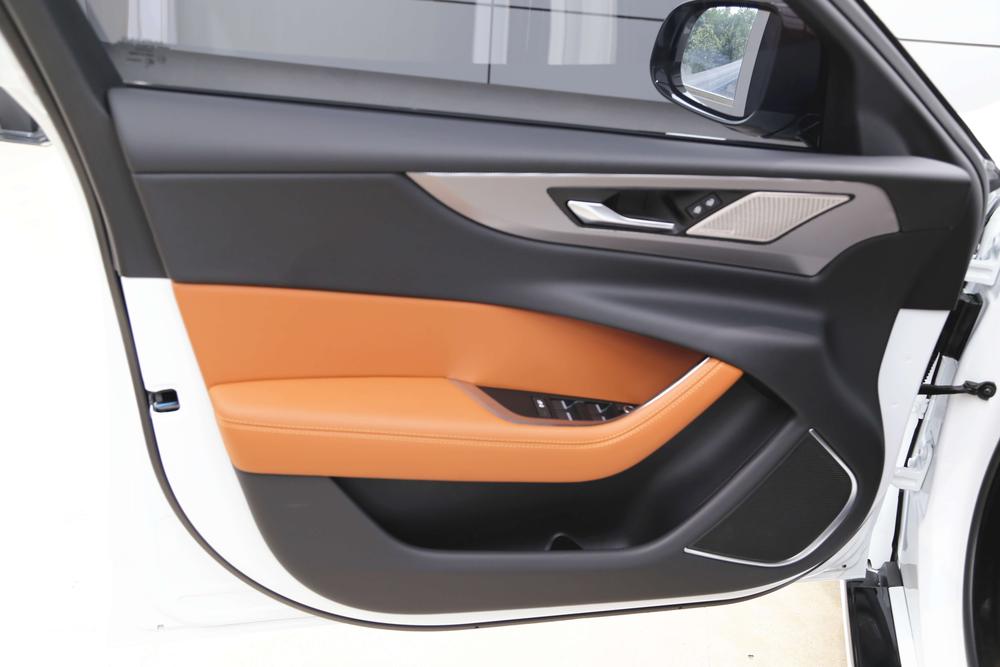 Jaguar XEL 2025 2.0T 250PS R-DYNAMIC 90th Anniversary Collector – фото 10