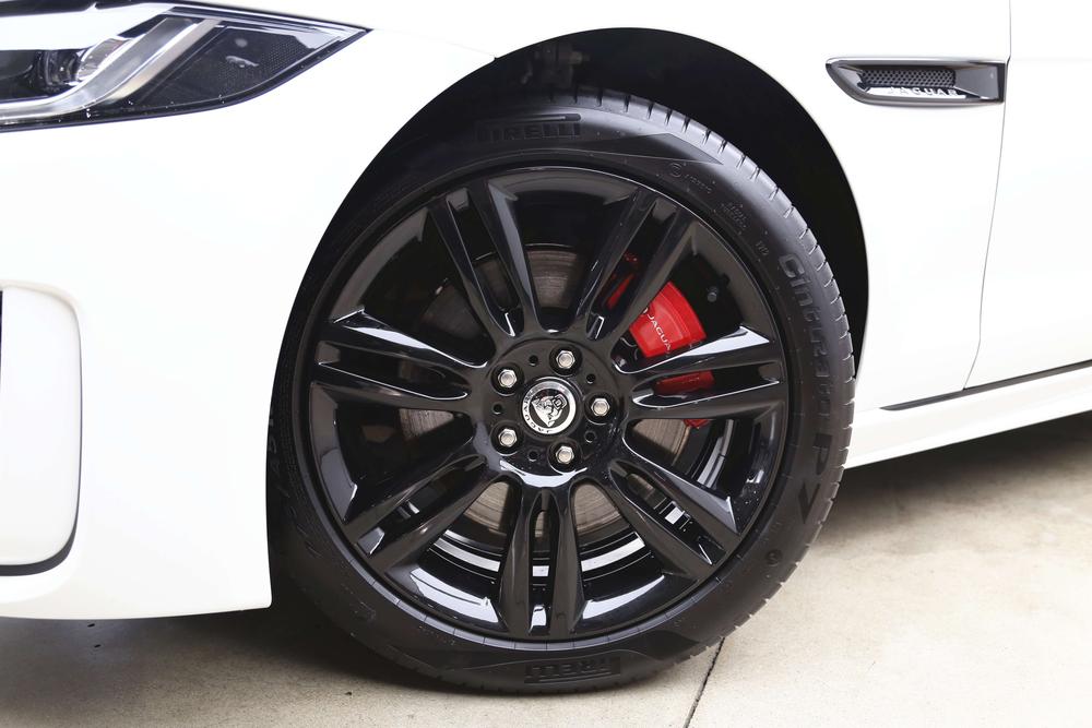 Jaguar XEL 2025 2.0T 250PS R-DYNAMIC 90th Anniversary Collector – фото 15