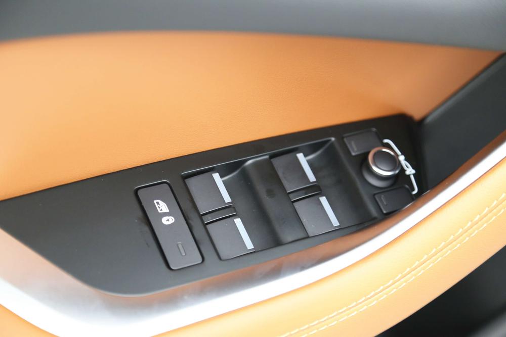 Jaguar XEL 2025 2.0T 250PS R-DYNAMIC 90th Anniversary Collector – фото 30