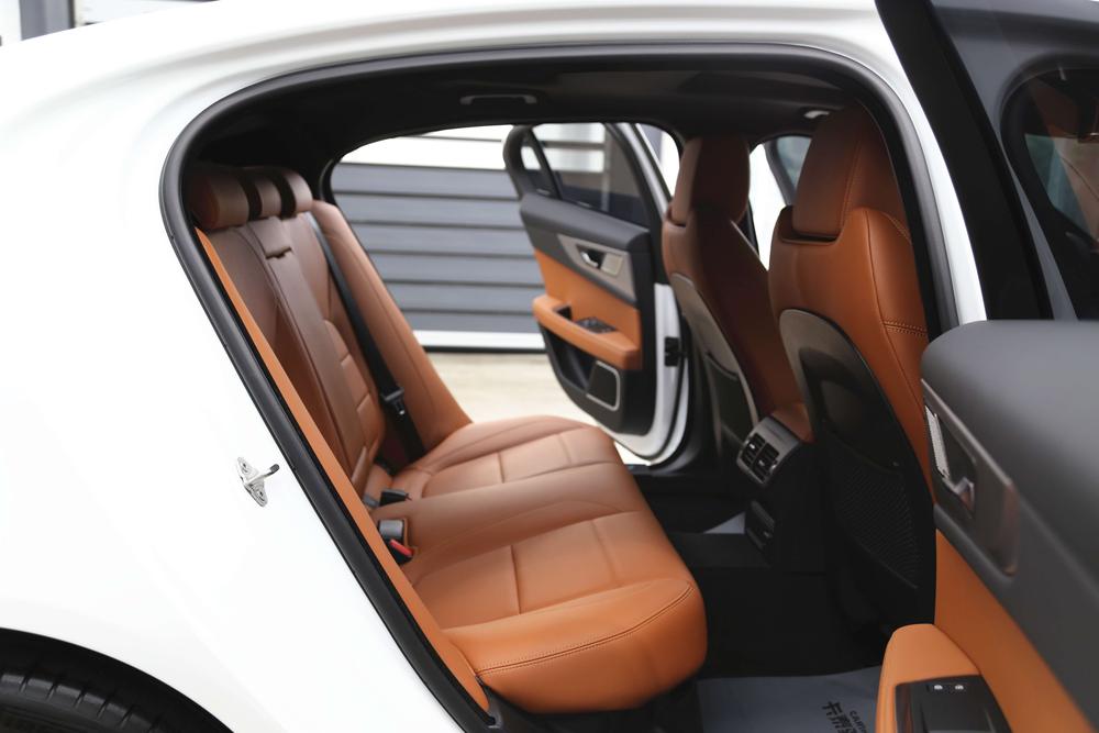 Jaguar XEL 2025 2.0T 250PS R-DYNAMIC 90th Anniversary Collector – фото 32