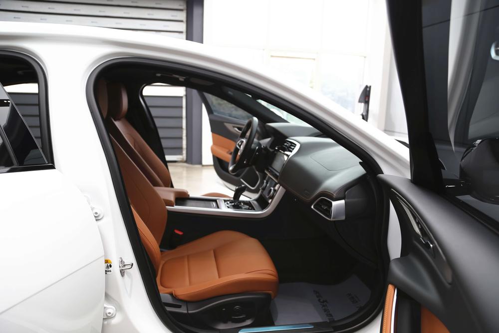 Jaguar XEL 2025 2.0T 250PS R-DYNAMIC 90th Anniversary Collector – фото 33