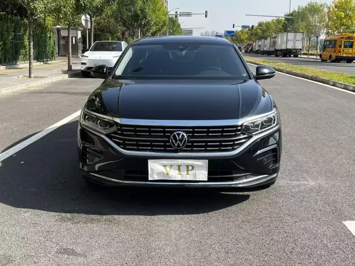 Volkswagen Passat 2023 Model 330TSI Premium Edition – фото 2