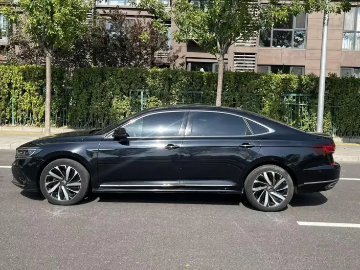 Volkswagen Passat 2023 Model 330TSI Premium Edition – фото 4