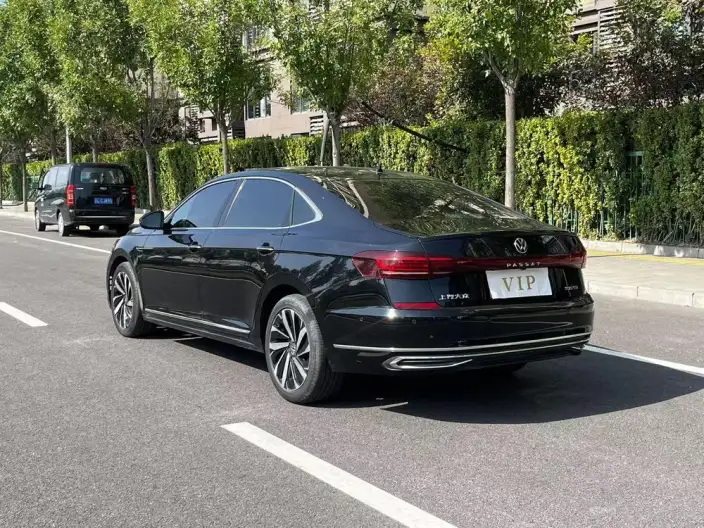 Volkswagen Passat 2023 Model 330TSI Premium Edition – фото 5