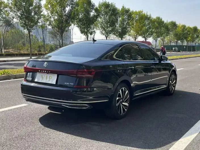 Volkswagen Passat 2023 Model 330TSI Premium Edition – фото 7