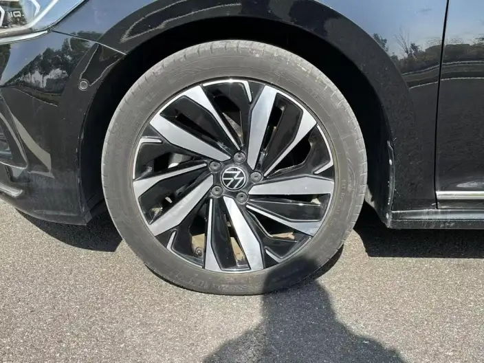 Volkswagen Passat 2023 Model 330TSI Premium Edition – фото 10