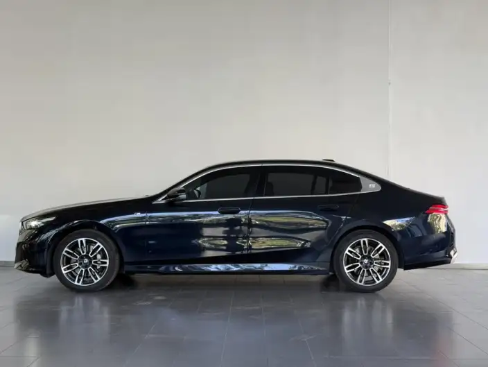BMW 5 Series 2024 Model 530Li Leading Model M Sports Set – фото 3
