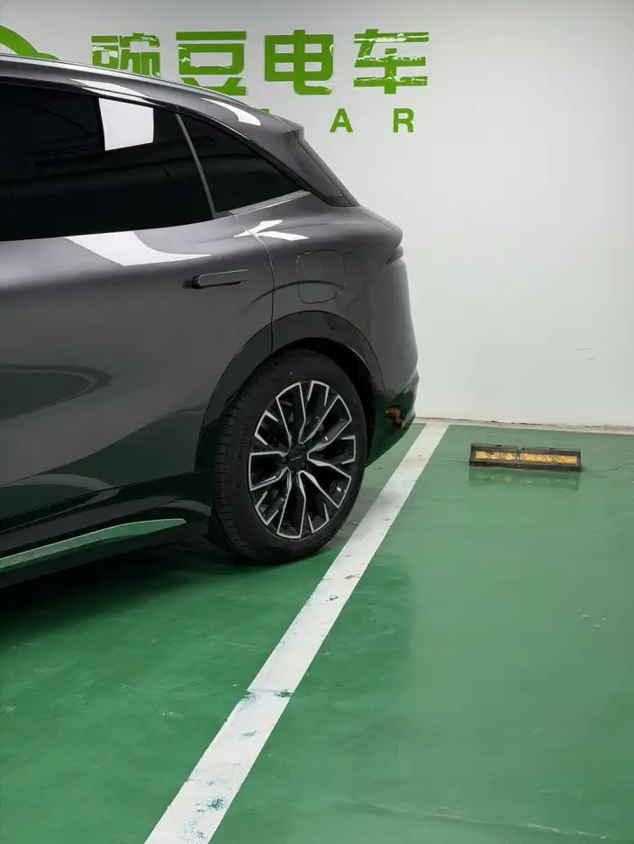 ZEEKR 7X 2026 Model 75kWh Rear Drive Max Edition – фото 8