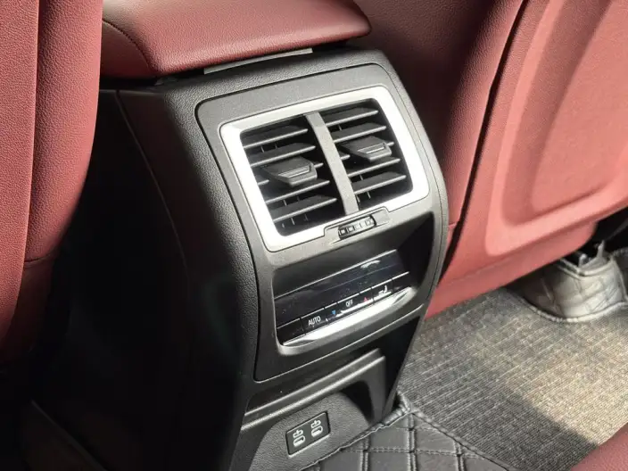 BMW X3 2023 Model xDrive30i Leading Model M Night Set – фото 9