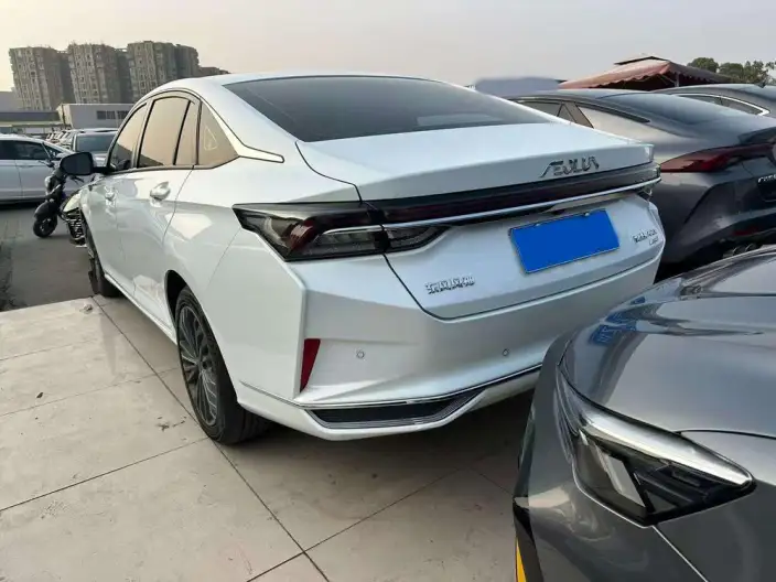Yixuan Max 2023 Model 1.5T Super Fantasy Tide Dad Edition – фото 3