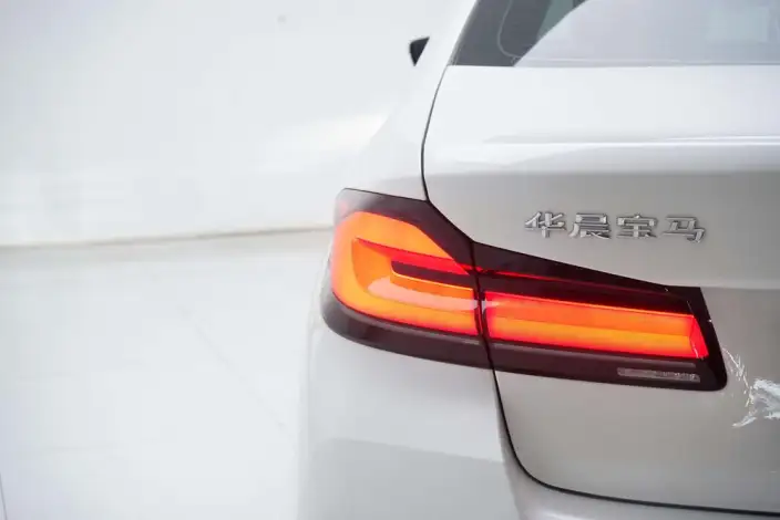 BMW 5 Series 2022 Model Facelift II 525Li M Sports Set – фото 7