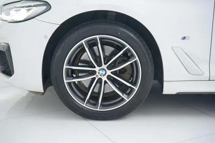 BMW 5 Series 2022 Model Facelift II 525Li M Sports Set – фото 9