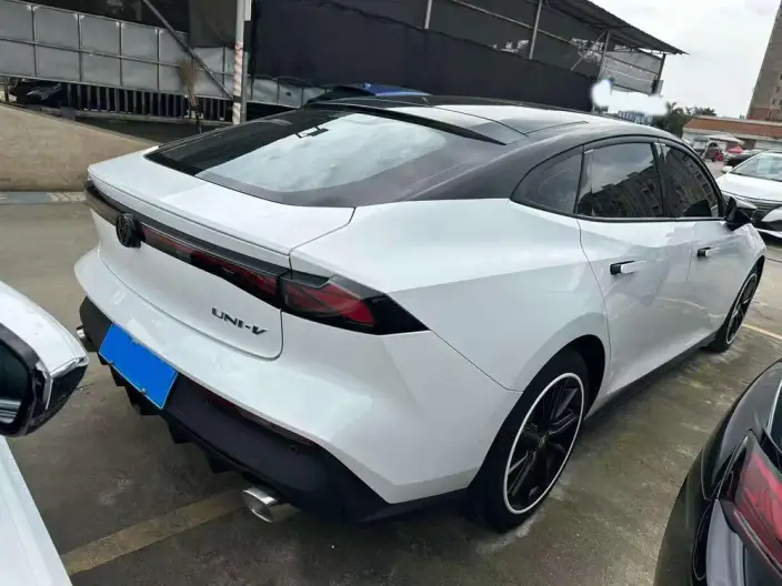 Changan UNI-V 2022 Model 1.5T Noble Model – фото 5
