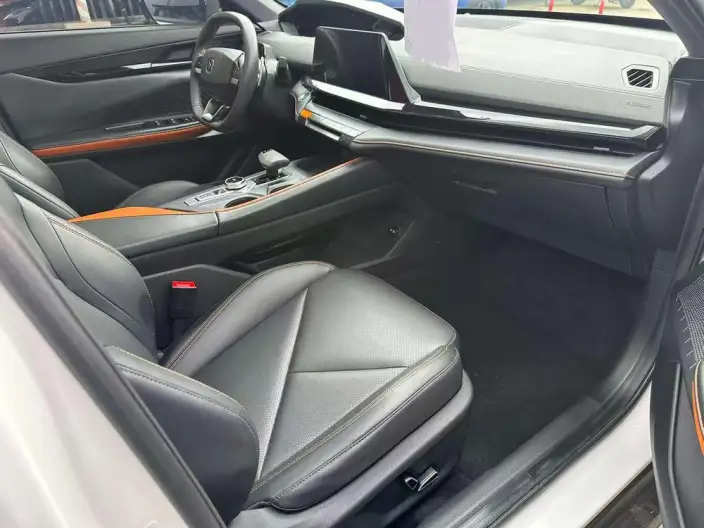 Changan UNI-V 2022 Model 1.5T Noble Model – фото 7