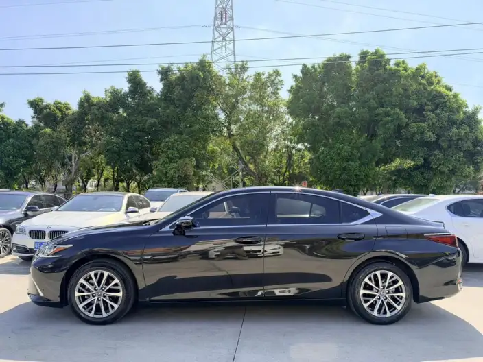Lexus ES 2021 Model 200 Superior Edition
