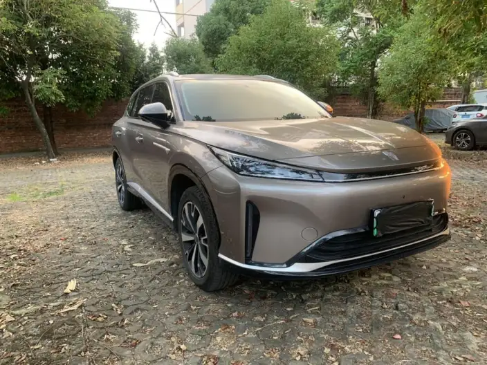 Roewe D5X DMH 2024 Model 135 Ultimate Edition – фото 3