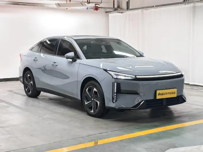 Geely Galaxy L6 2025 Model 1.5 EM-i DHT 140KM Tiggo + Edition