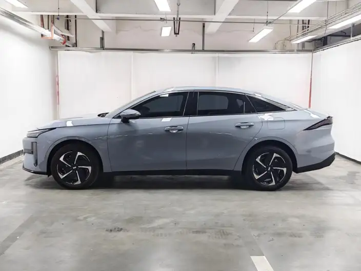 Geely Galaxy L6 2025 Model 1.5 EM-i DHT 140KM Tiggo + Edition