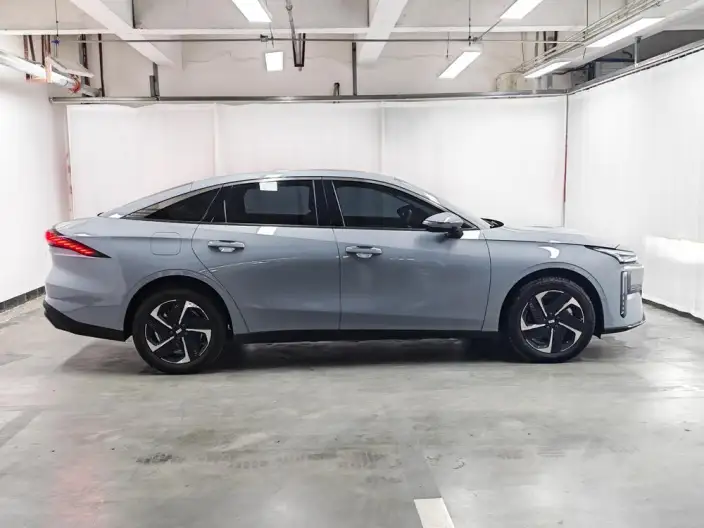 Geely Galaxy L6 2025 Model 1.5 EM-i DHT 140KM Tiggo + Edition – фото 8