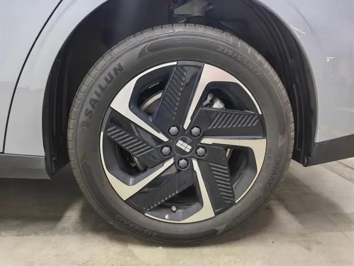 Geely Galaxy L6 2025 Model 1.5 EM-i DHT 140KM Tiggo + Edition – фото 9