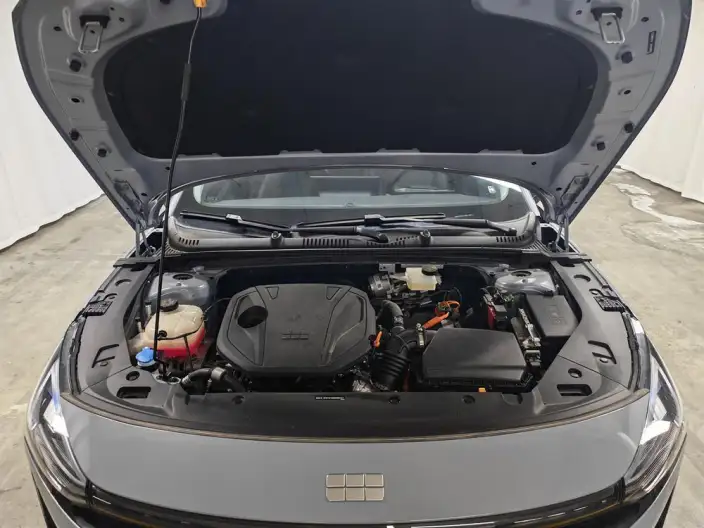 Geely Galaxy L6 2025 Model 1.5 EM-i DHT 140KM Tiggo + Edition – фото 10