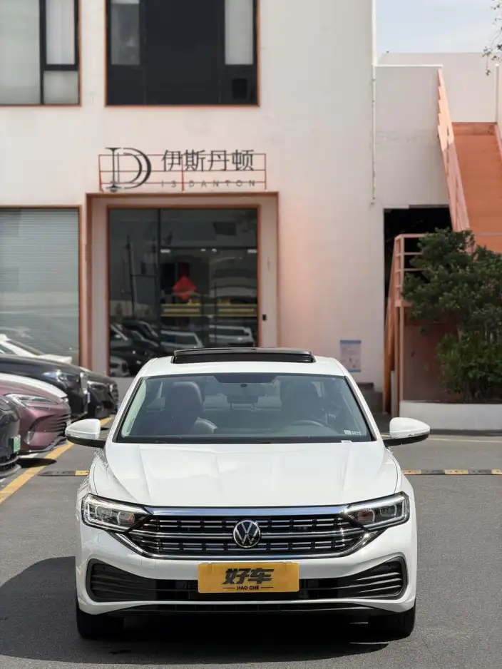 Volkswagen Sagitar 2025 Model 300TSI DSG Beyond Edition