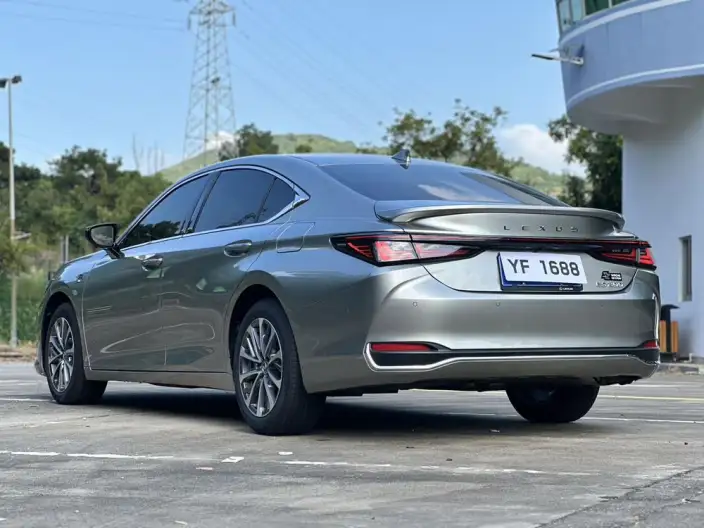 Lexus ES 2025 Model 200 Premium
