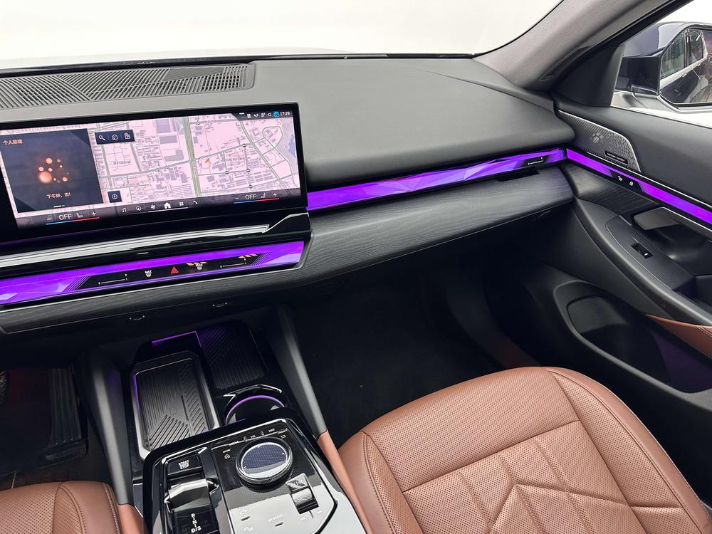 BMW 5 Series 2024 530Li Leader Luxury Package – фото 11