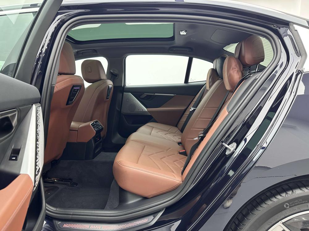 BMW 5 Series 2024 530Li Leader Luxury Package – фото 30