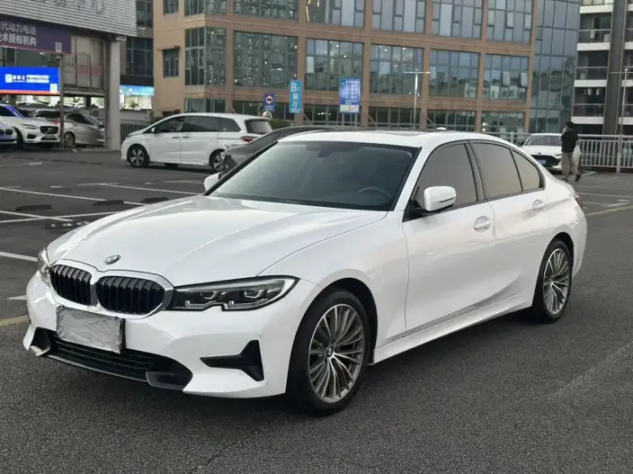 BMW 3 Series 2022 Model 320i Sports Set – фото 1