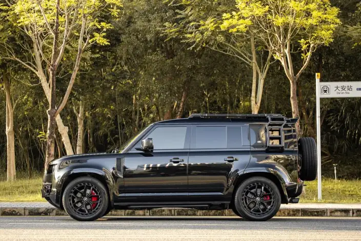 Land Rover Defender 2023 Model 110 3.0T P400 X-Dynamic HSE