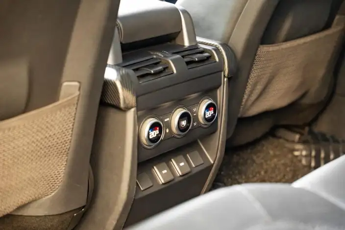 Land Rover Defender 2023 Model 110 3.0T P400 X-Dynamic HSE – фото 9