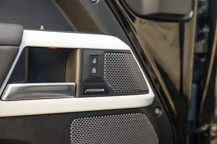 Land Rover Defender 2023 Model 110 3.0T P400 X-Dynamic HSE – фото 10