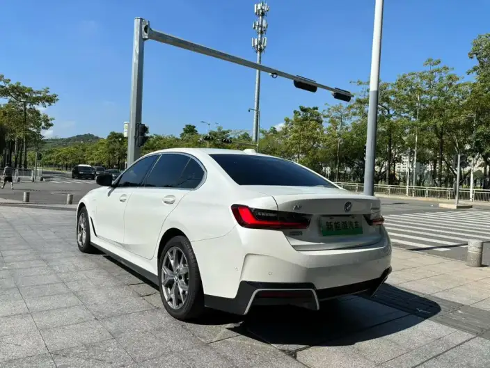 BMW i3 2026 Model Facelift eDrive35L – фото 5