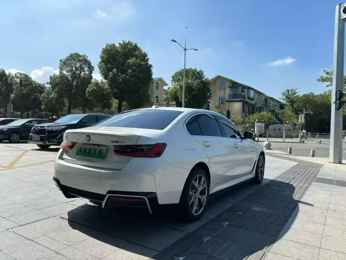 BMW i3 2026 Model Facelift eDrive35L – фото 6