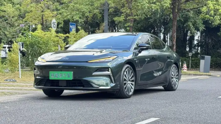 Geely Galaxy E8 PHEV 2025 Model 130km EM-i Ultimate Edition