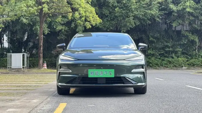 Geely Galaxy E8 PHEV 2025 Model 130km EM-i Ultimate Edition