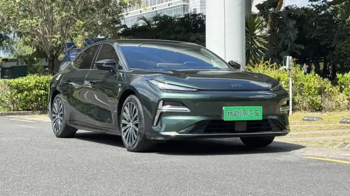 Geely Galaxy E8 PHEV 2025 Model 130km EM-i Ultimate Edition
