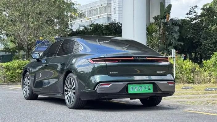 Geely Galaxy E8 PHEV 2025 Model 130km EM-i Ultimate Edition – фото 5