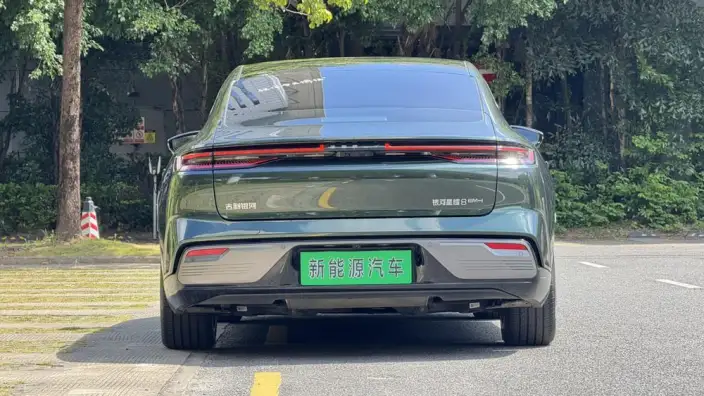 Geely Galaxy E8 PHEV 2025 Model 130km EM-i Ultimate Edition – фото 6