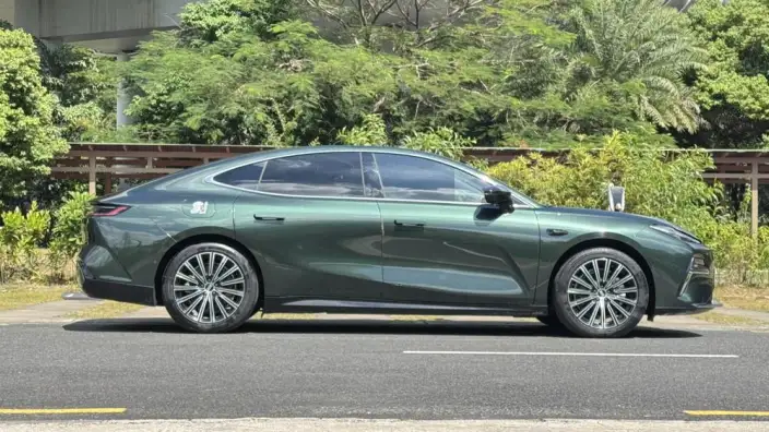 Geely Galaxy E8 PHEV 2025 Model 130km EM-i Ultimate Edition – фото 8