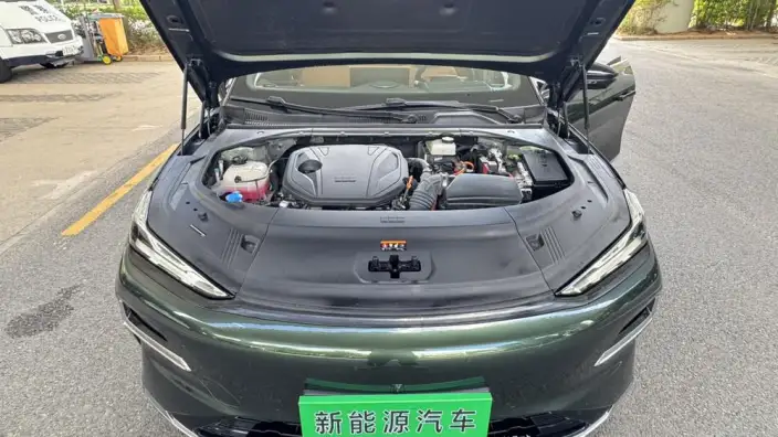 Geely Galaxy E8 PHEV 2025 Model 130km EM-i Ultimate Edition – фото 9