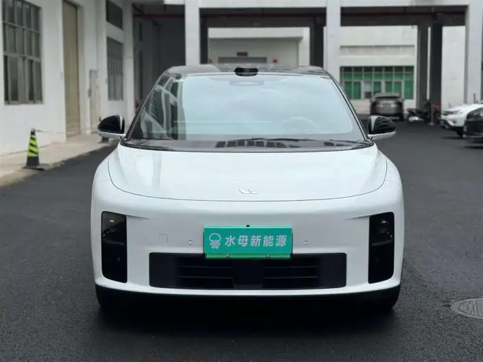 Li Auto i6 2025 Model 2WD Standard Edition