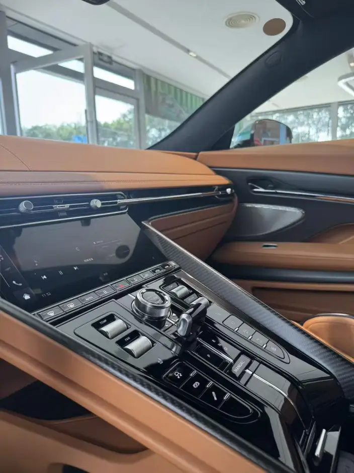 Aston Martin DB12 2024 Model 4.0T V8 Coupe – фото 5