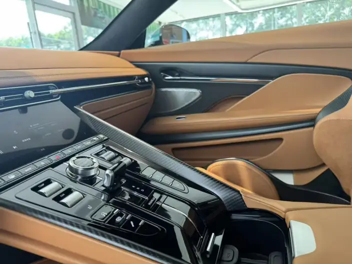 Aston Martin DB12 2024 Model 4.0T V8 Coupe – фото 8